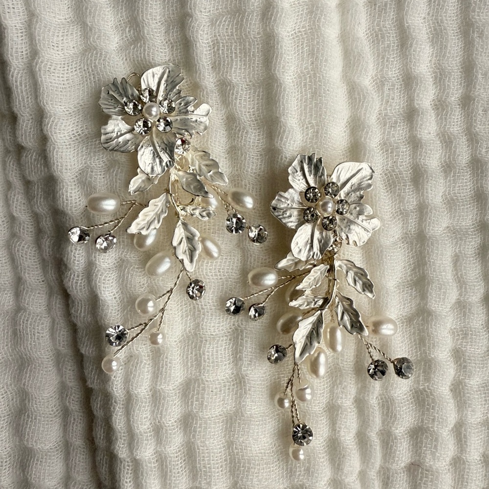 Elegant Silver Wedding Floral Earrings